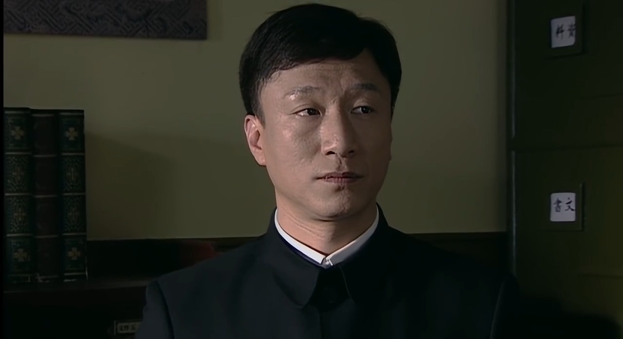 潜伏:余则成开始了计划,二十四小时秘密监视李海丰的生活规律!