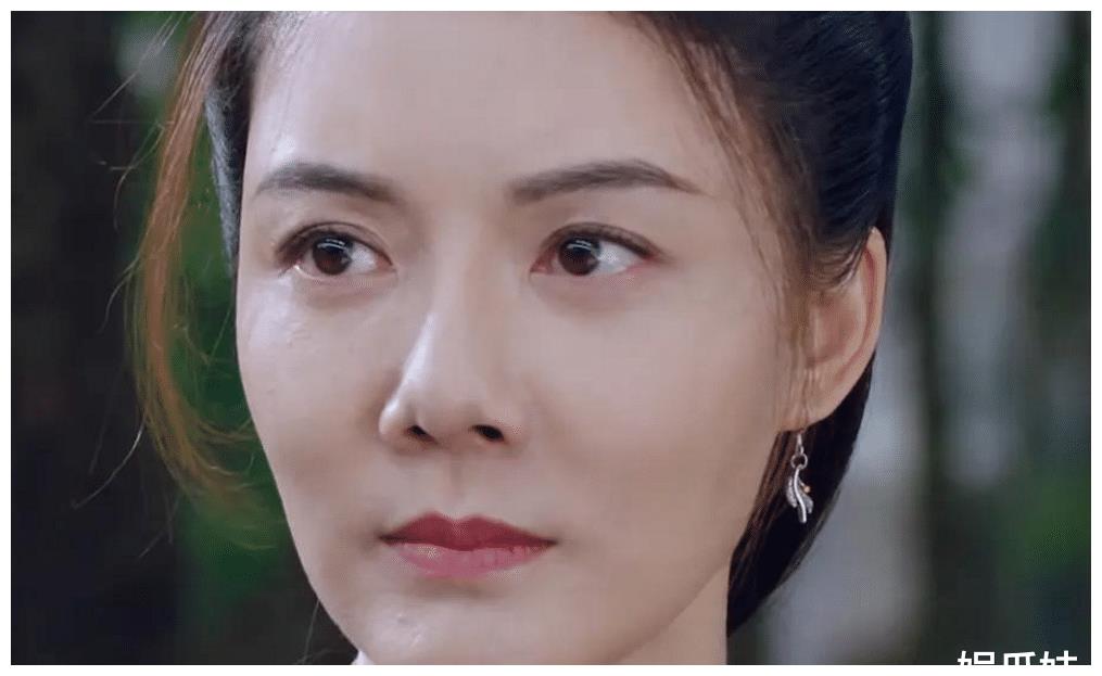 38岁车晓参演有翡遭吐槽朝天鼻蛇精脸相差五岁演丽颖母亲