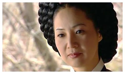 59岁梁美京气质不输林青霞 大长今出演韩尚宫 丈夫是其救命恩人