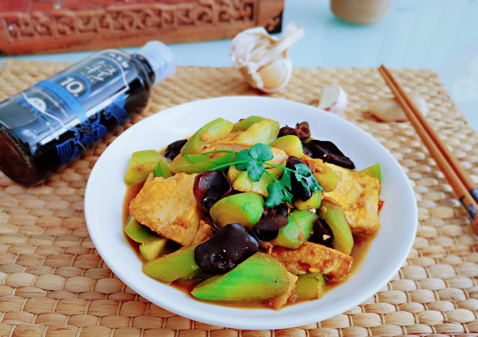 丝瓜烧豆腐清淡味美低脂豆腐下锅前加1步骤色泽金黄外酥里嫩