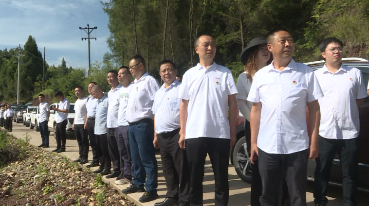 破茧成蝶后怎样绽放？南充嘉陵的龙蟠这个动作背后包裹着啥名堂…休闲区蓝鸢梦想 - Www.slyday.coM