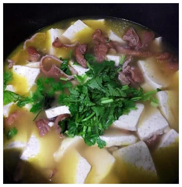 大肠炖豆腐:吃了几十年都不腻,冬天喝上一碗,满满都是幸福感