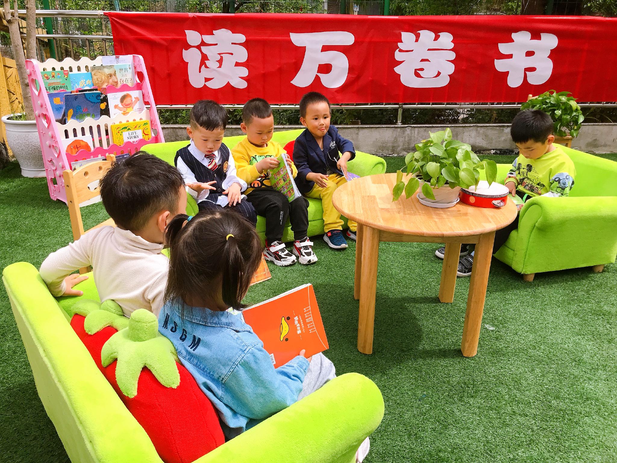 幼儿园小朋友走进书店,走进小学,走进社会,园内园外读书会,家庭亲子