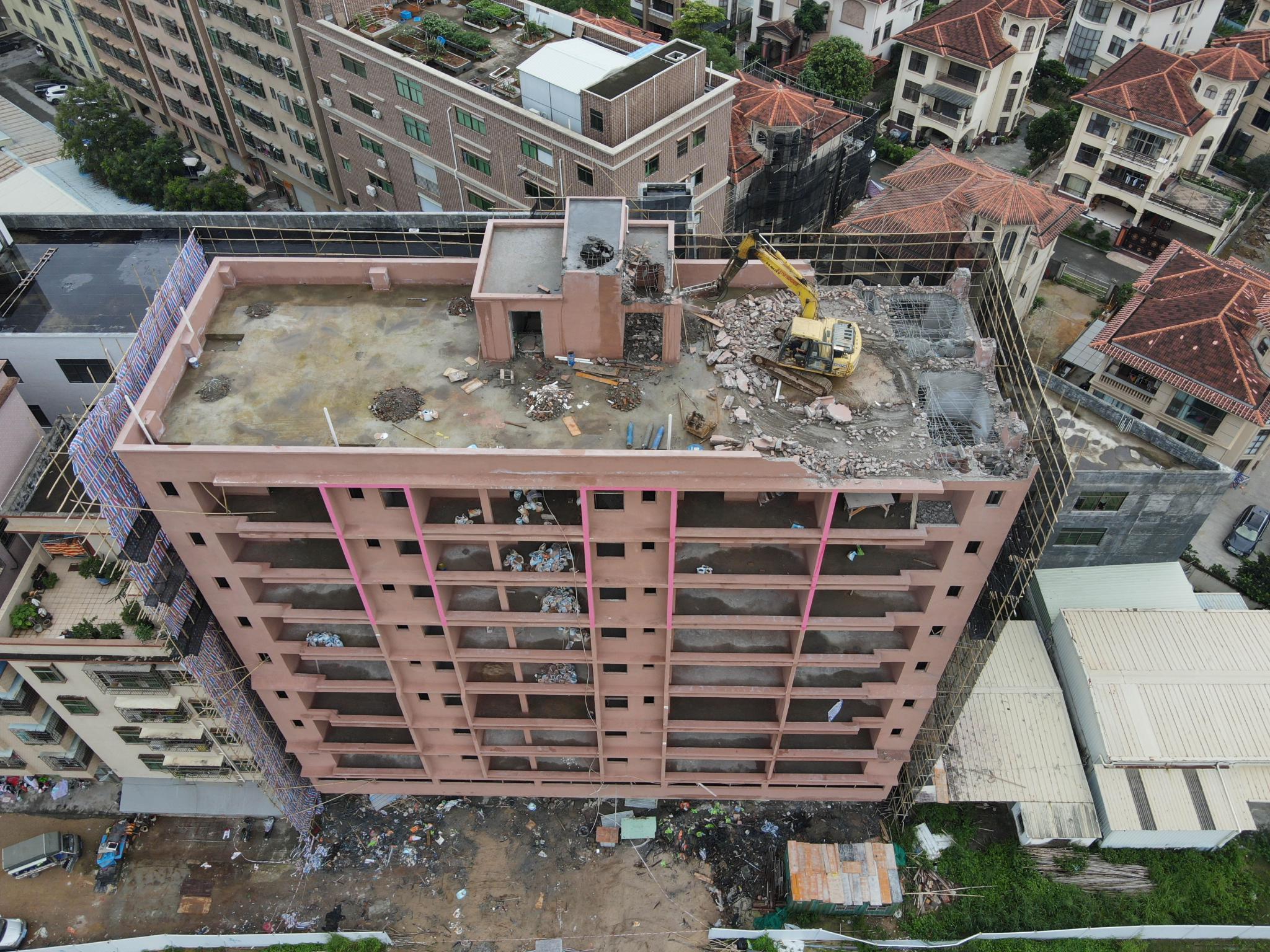 铁腕整治樟木头镇依法强制拆除2宗违法建筑