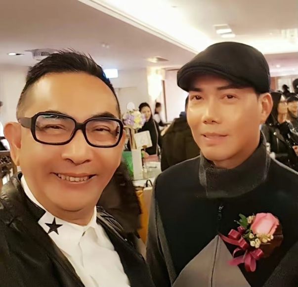 TVB“段延庆”扮演者携妻定居内地!已签约新公司,做直播带货休闲区蓝鸢梦想 - Www.slyday.coM TVB“段延庆”扮演者携妻定居内地!已签约新公司,做直播带货休闲区蓝鸢梦想 - Www.slyday.coM