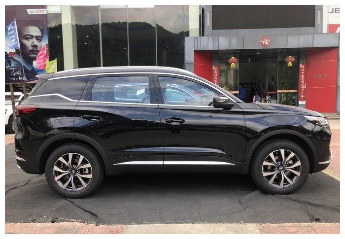 看全新瑞虎7,碳晶黑,宝石兰,碧玉兰等颜色的瑞虎7真好看!