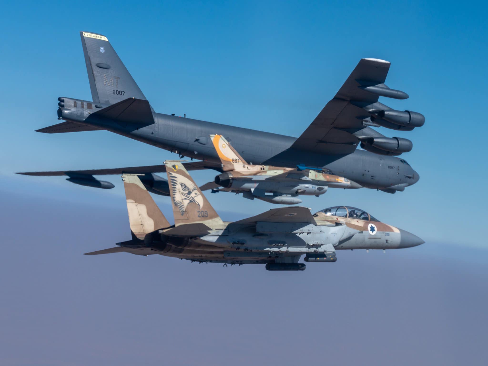 组图:美国空军在美以军演中部署多架b-52|美国空军|以军_新浪新闻