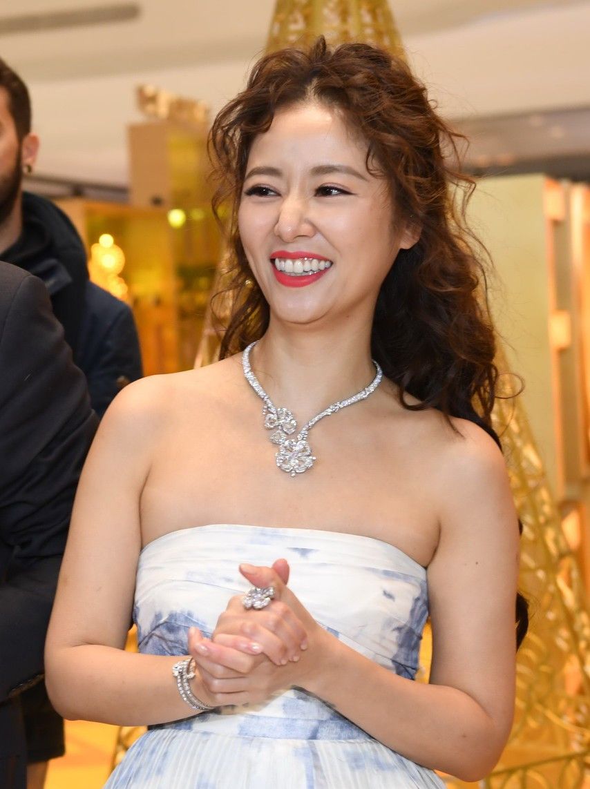 图一的泡面卷,造型亮相的林心如,既洋气又"贵气"