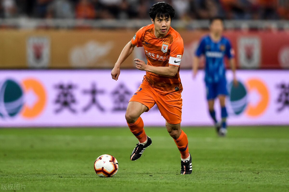 从这个表态来看,蒿俊闵个人意愿是想回家乡球队武汉效力,而泰山队也没