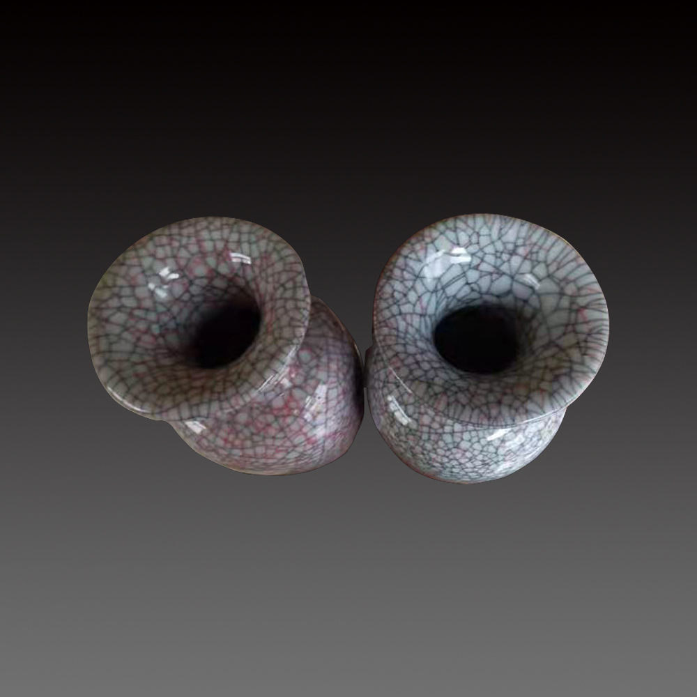 大宋官窑赏瓶一对