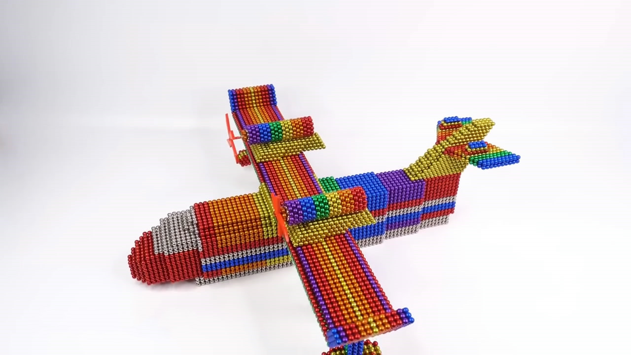 手工玩具作品,带你学习如何用巴克球拼装飞机模型!