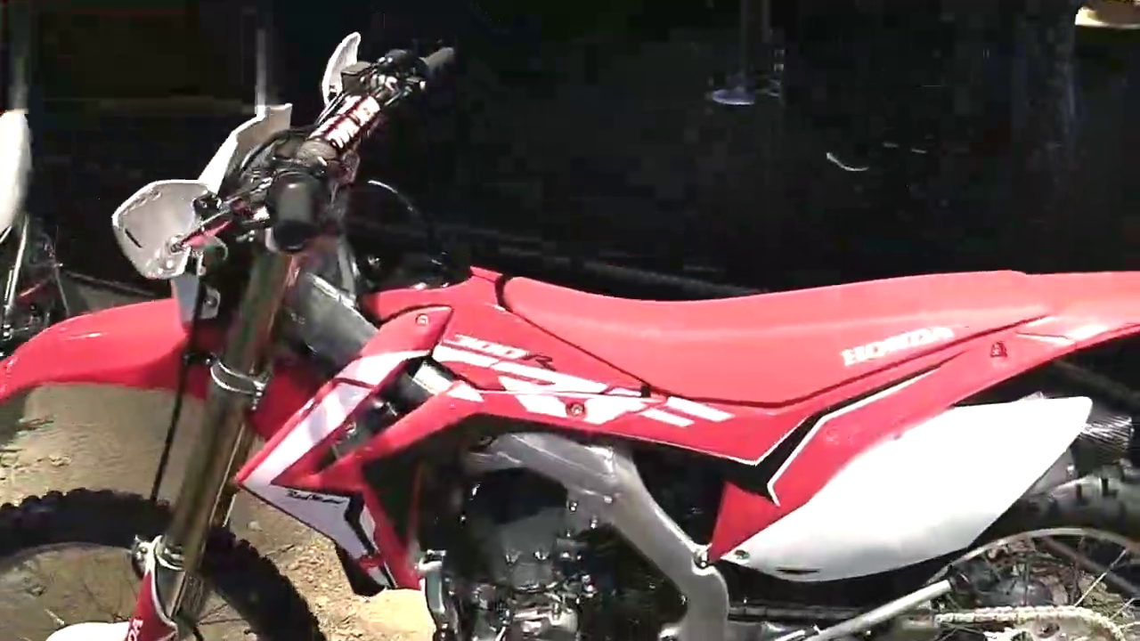 本田crf300rx车展细节实拍,专业级越野摩托车一般人驾驭不了