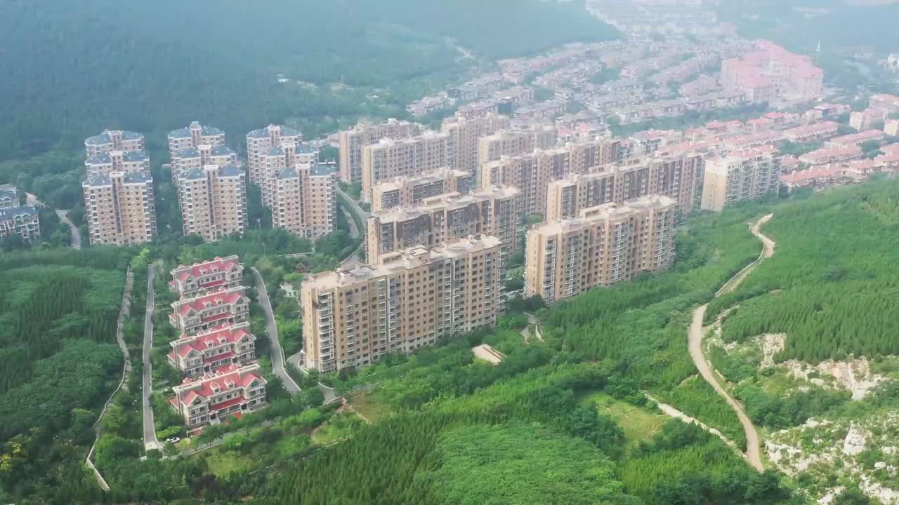 01:02 无人机航拍济南阳光舜城小区,密密麻麻的住宅楼造型很漂亮 01