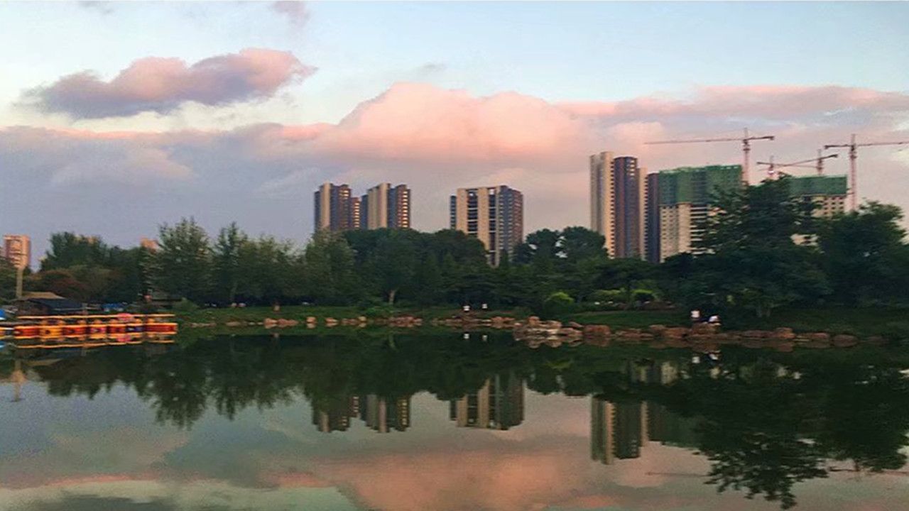 晚霞下的鞍山永乐公园