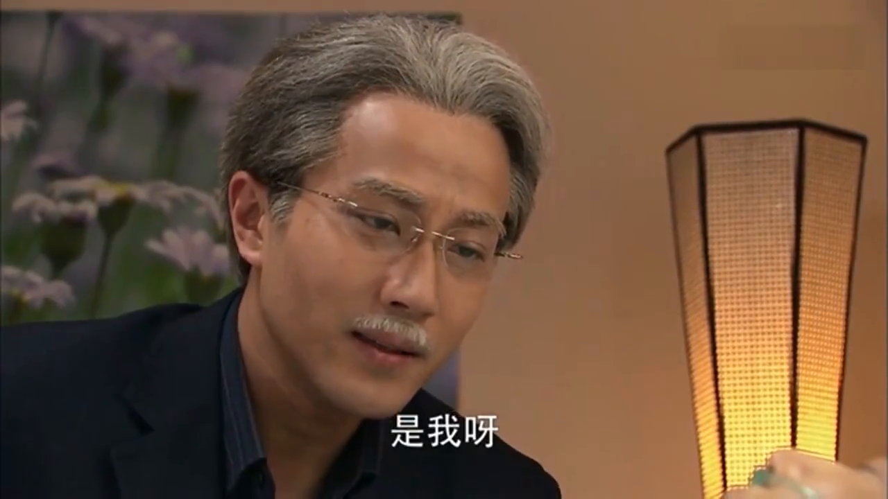 耀宗在秋菊的病床前回忆往事,忏悔自己的所做所为_新浪新闻