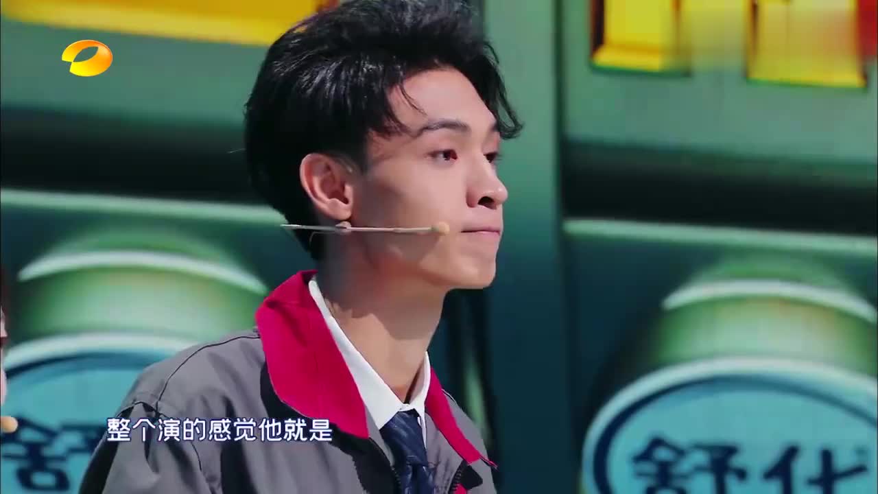 秦霄贤蒋梦婕花式比心,谢娜全程姨母笑,网友:德云社傻子要大火