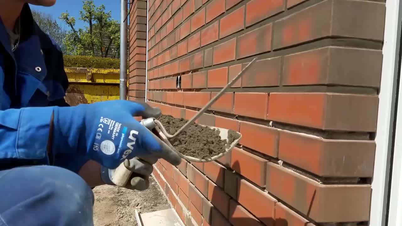 40岁大叔发明"勾缝"神器,不用油,不用电,工人爱不释手(一)