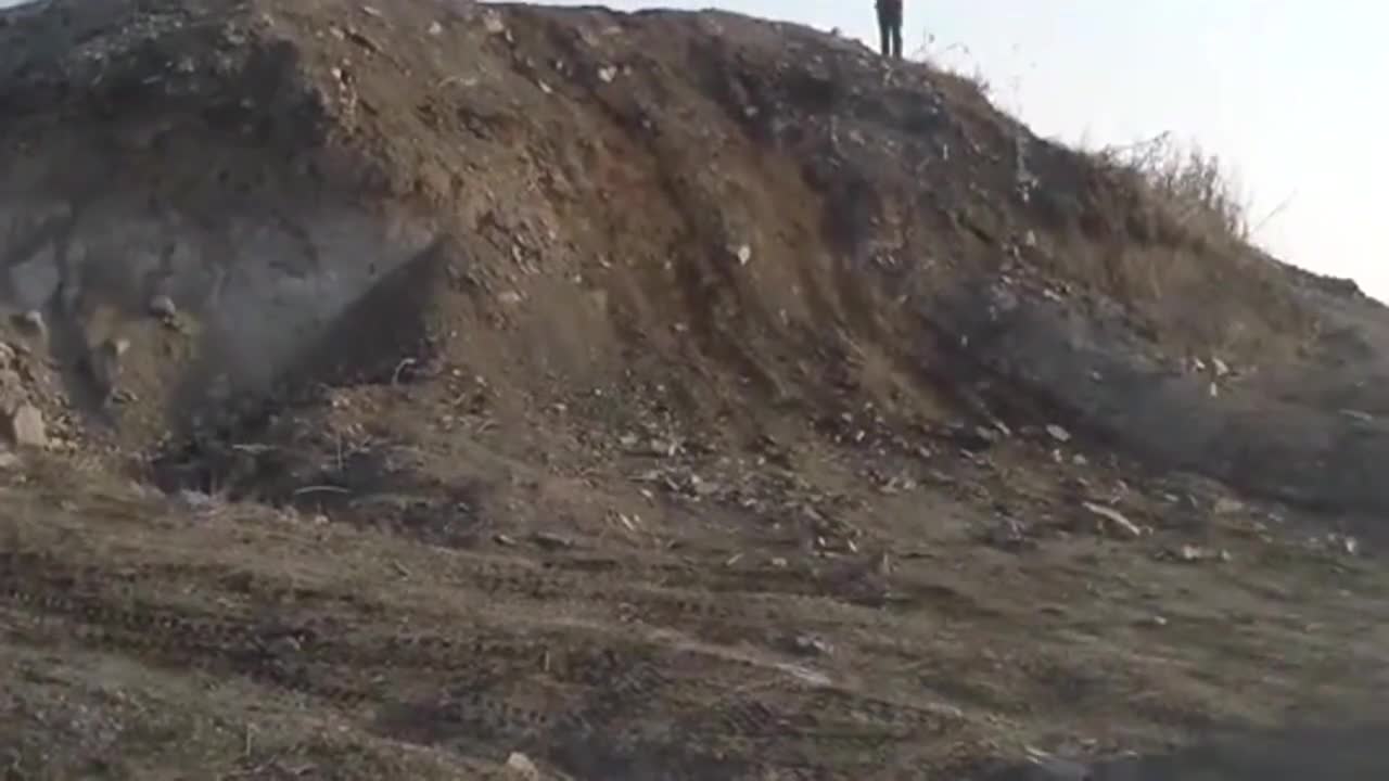 视频：陆风X8爬超陡泥坡，测试一下越野性能