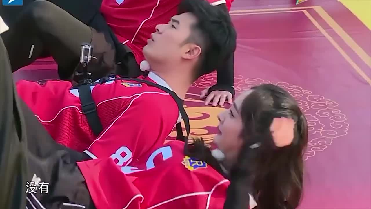 蹴鞠递水:杨幂搭档陈赫笑料不断互相嫌弃成"猪队友"