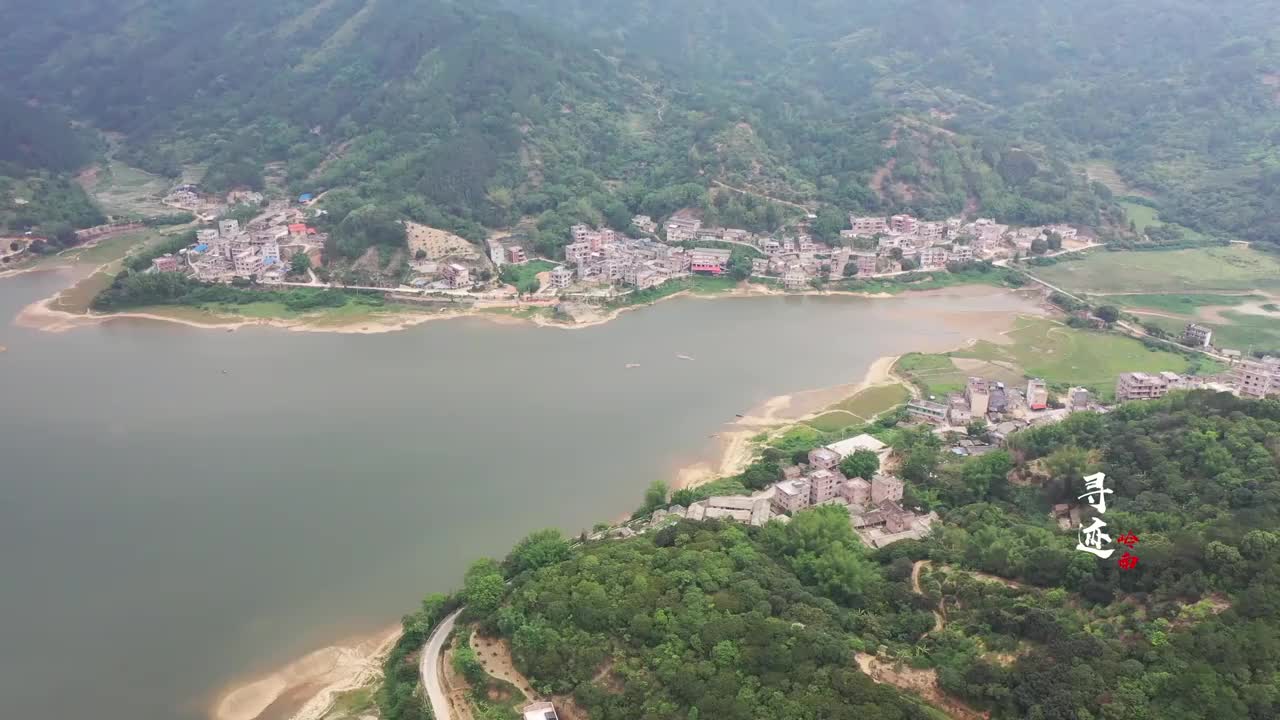 航拍广西灵山灵东水库尾的将加村,人杰地灵的好环境,风景真美