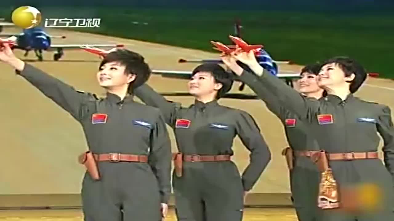 小品《我心飞翔》:闫妮为梦飞向蓝天,致敬飞行员,超感人