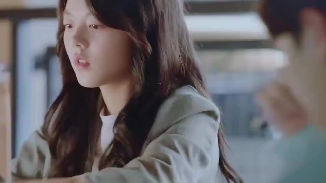 夏淼淼热情关心学弟梁又年看到后吃醋了