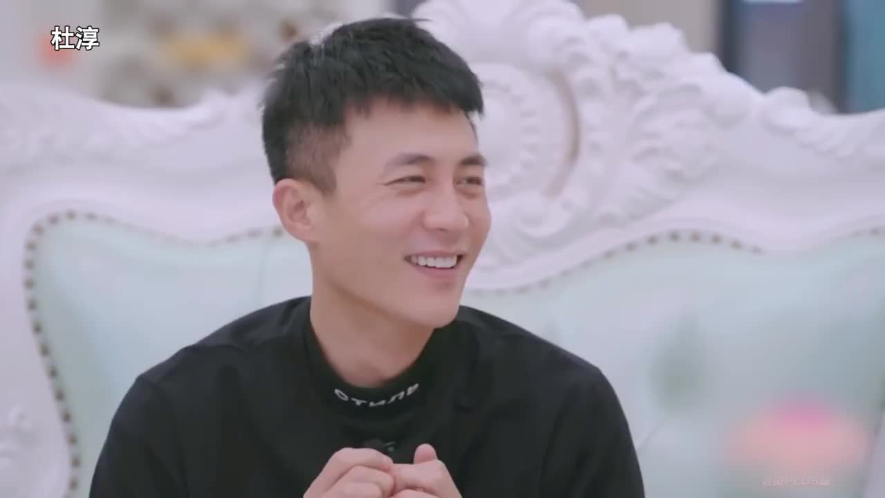 明星挑战徒手掰苹果:邓超一分钟掰12个苹果,杨颖:行走的榨汁机