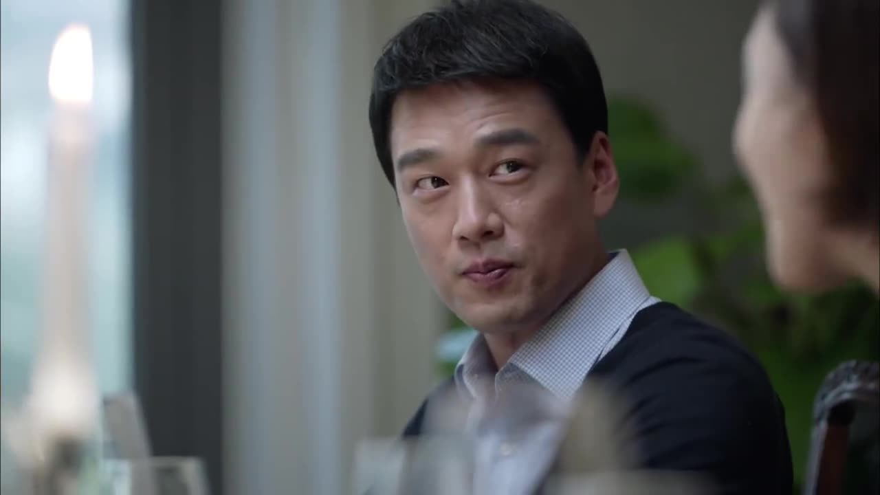 好先生:这到甜品给甘敬看傻了,他知道这是陆远,回想起了曾经