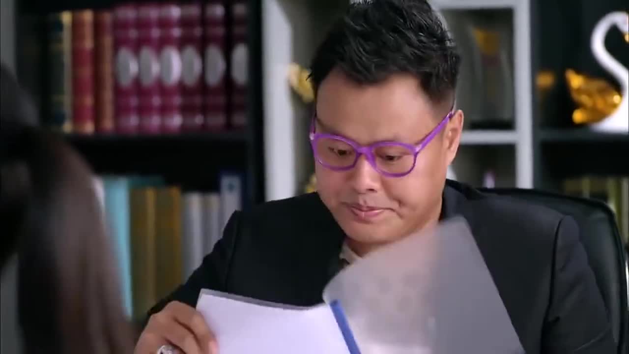 老板十分满意娇娇的作品,他怀疑娇娇盗用别人作品