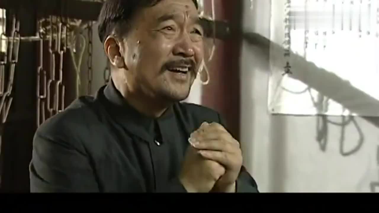 王保长王保长刚被吊起来当场就被吓到了