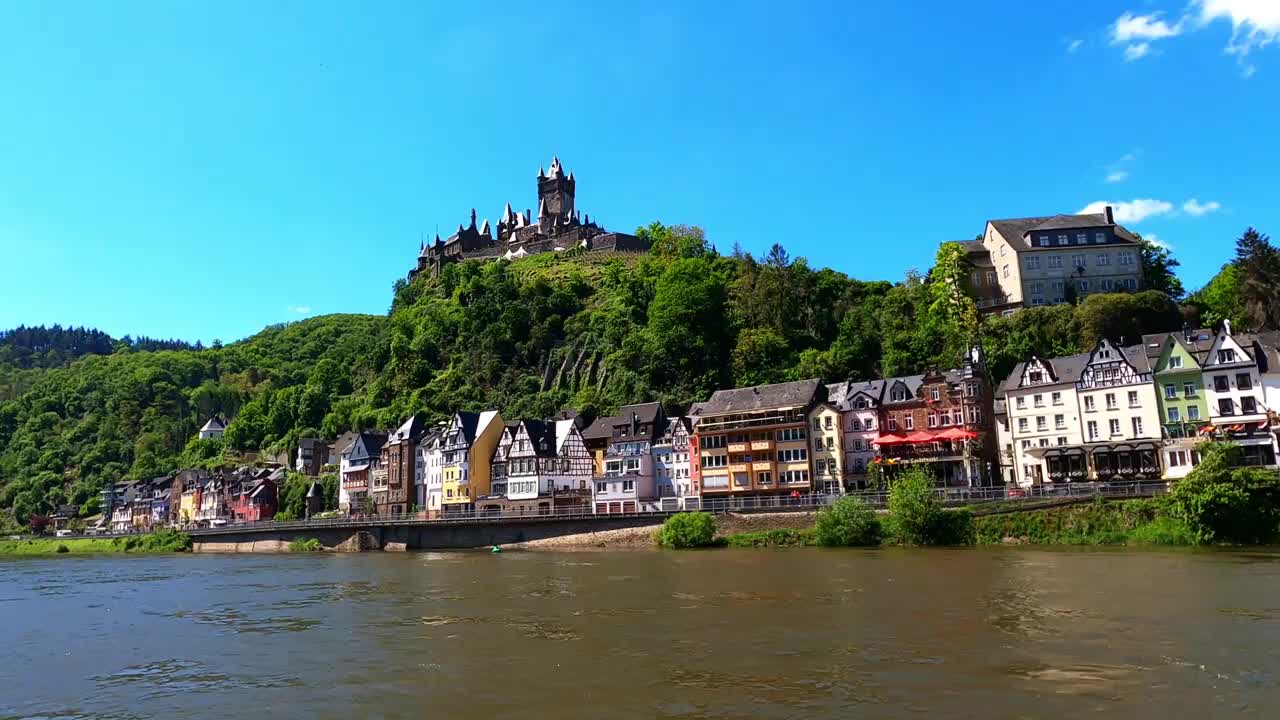 德国莱茵河畔的美丽小镇