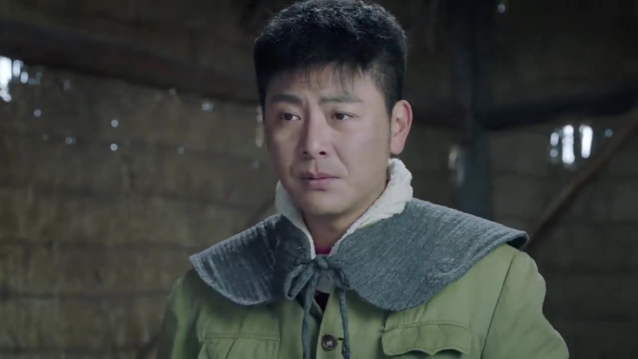远方的山楂树:蒋欣童和那云花在冰上抓蛤蟆,蒋欣童一脸惊奇