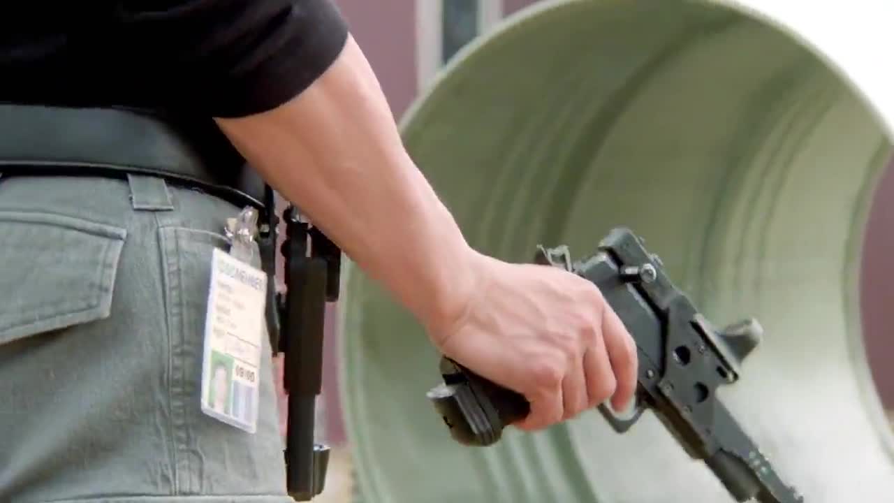 枪王:张国荣饰演为数不多的反派,手枪打出冲锋枪的感觉,上瘾