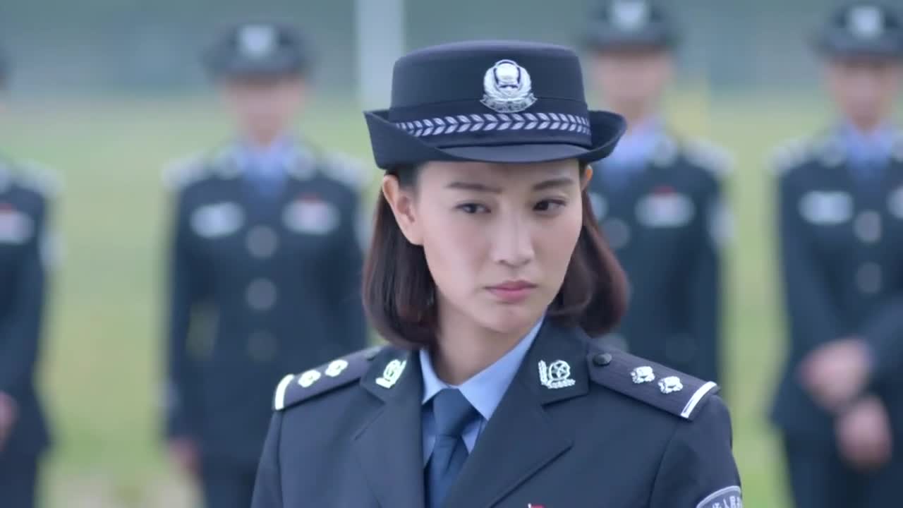 别看人家小,人家可是警犬呢!