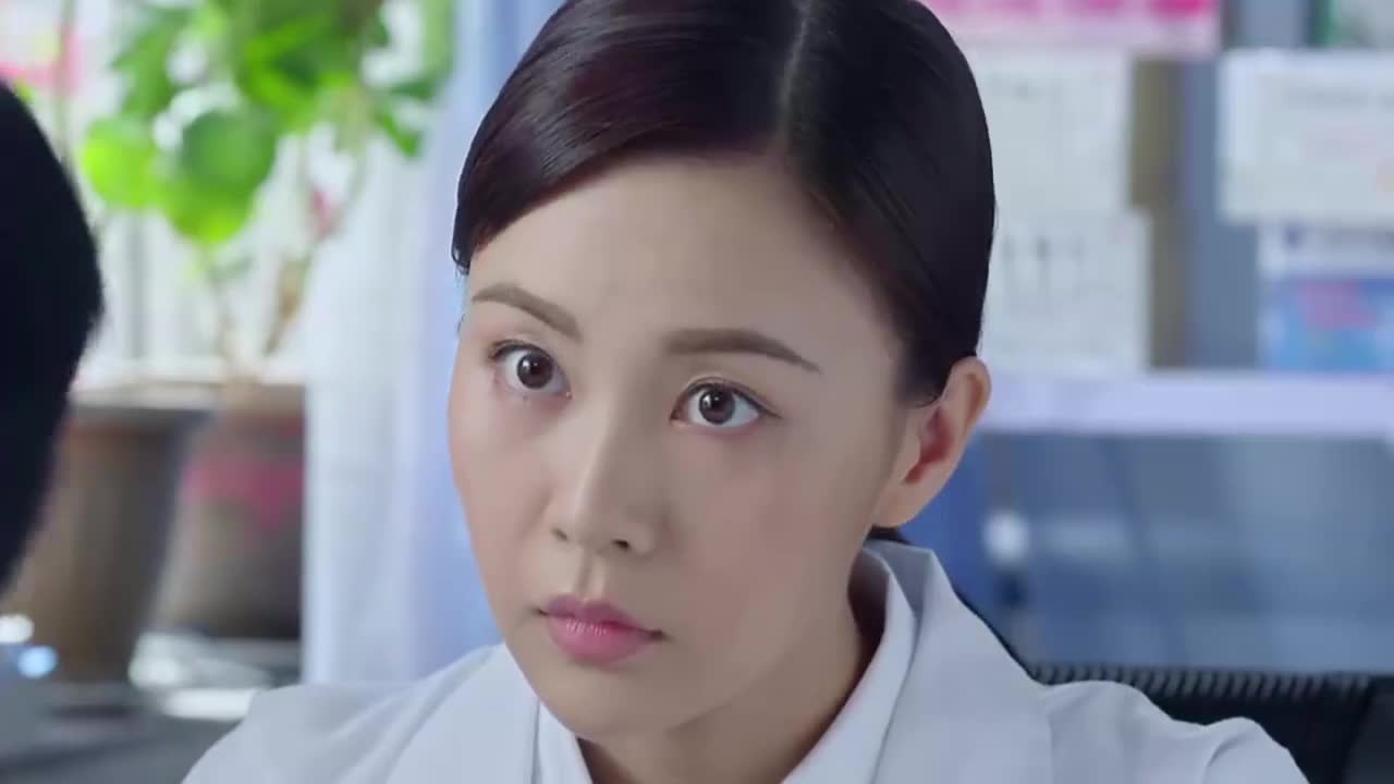 双喜盈门:小伙找美女医生聊天,美女:该吃药了你,自恋症不轻