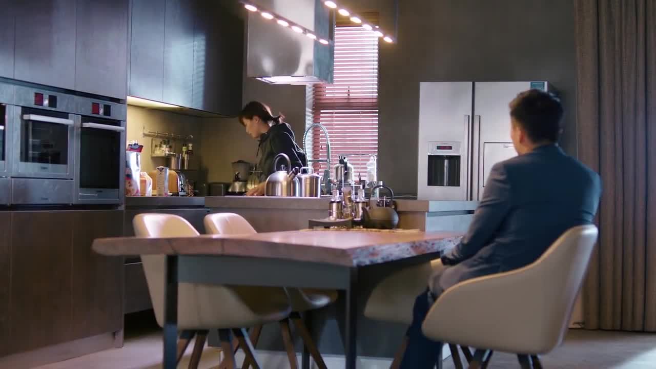 欢乐颂:奇点来安迪家吃早餐,结果又是牛奶麦片加面包,太逗了