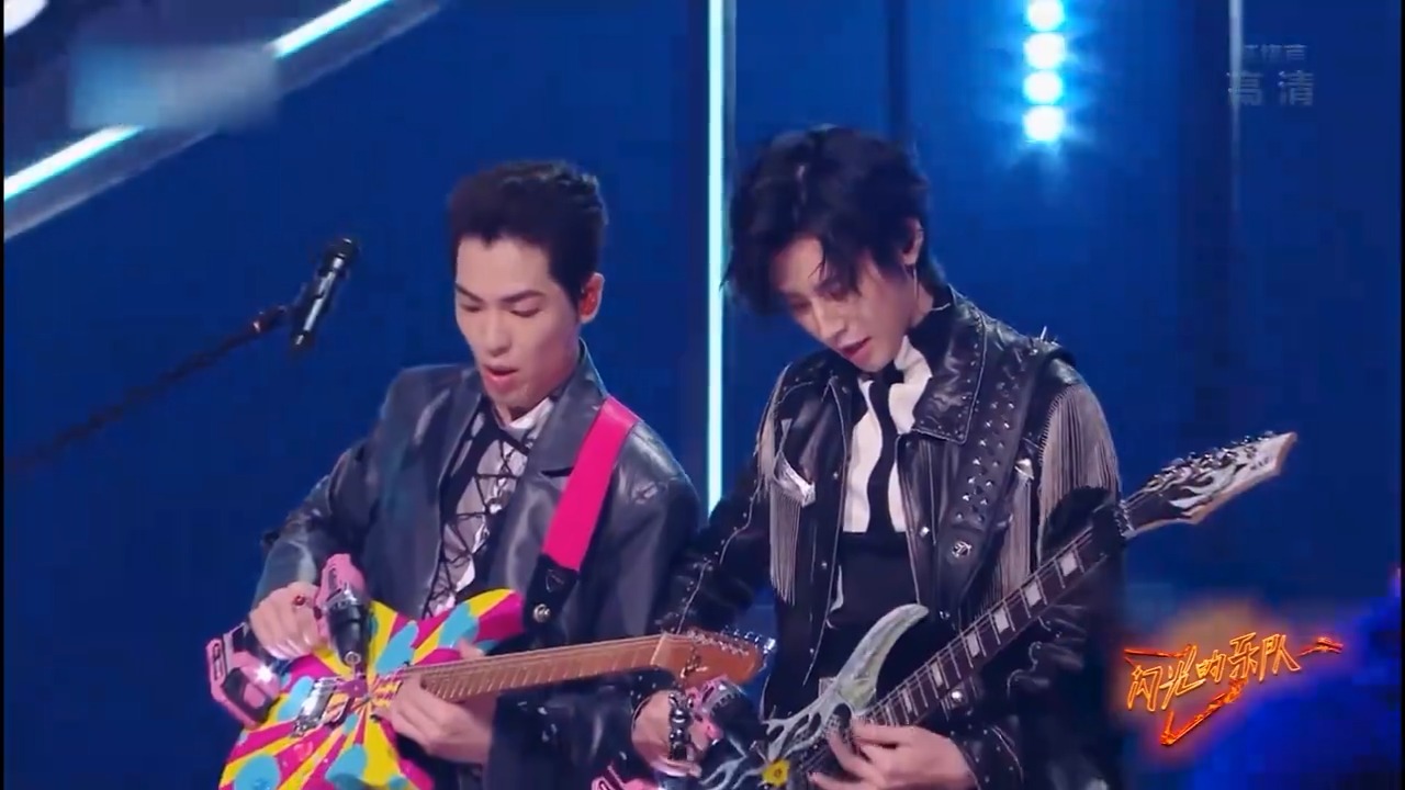 萧敬腾王琳凯太会玩！电钻弹吉他，一路火花太酷！丨闪光的乐队