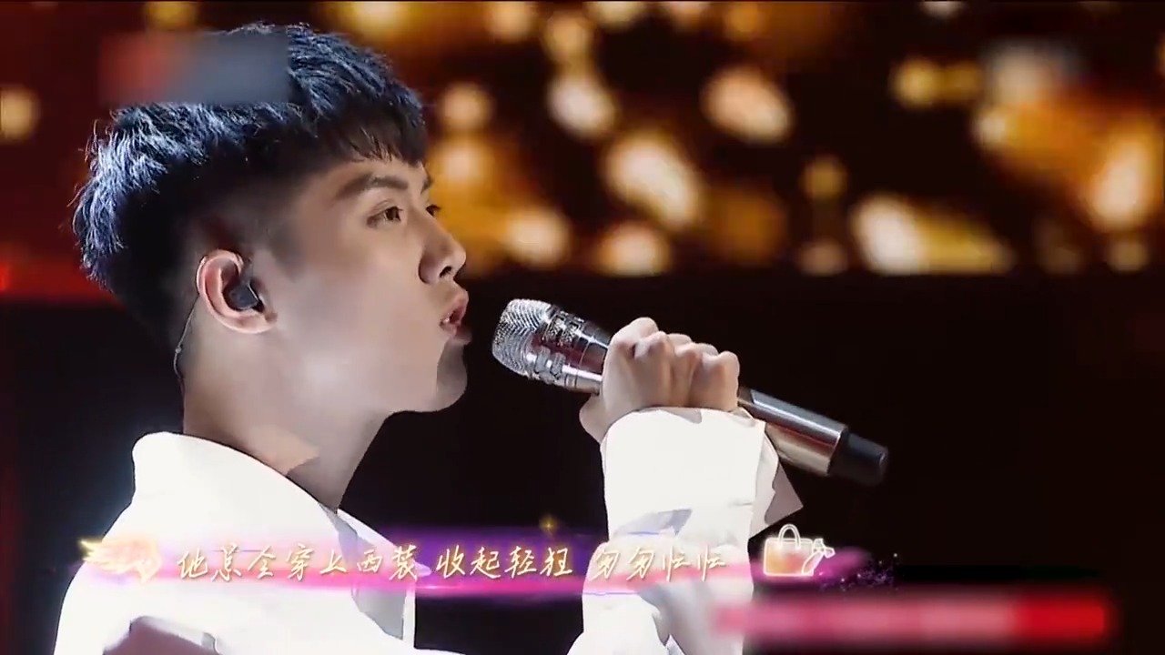 毛不易周峻纬同台合作《明天》，唱给即将毕业走出社会的同学