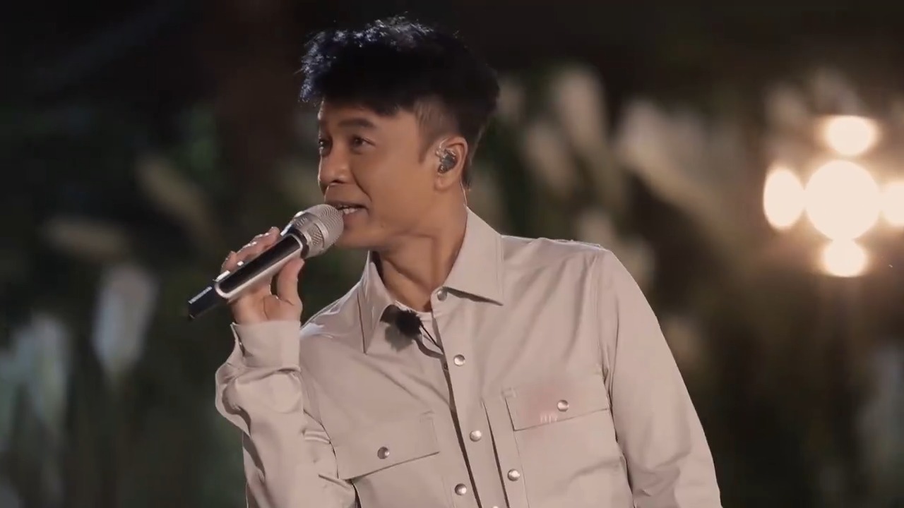 李克勤打死不信！陈慧娴翻唱《月半小夜曲》竟这么好听，飒气十足