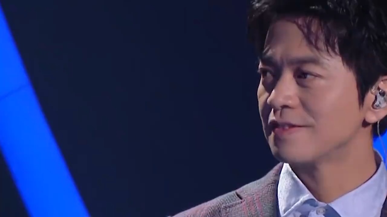 容祖儿携手希林娜依·高，现场演唱《母系社会》，谭咏麟都惊到了