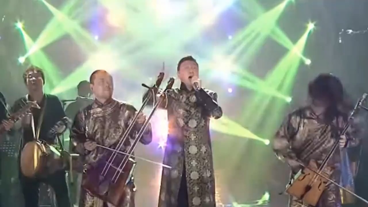 流量歌手遇上实力歌手，蔡徐坤演唱《霍元甲》，一开口太尴尬了！