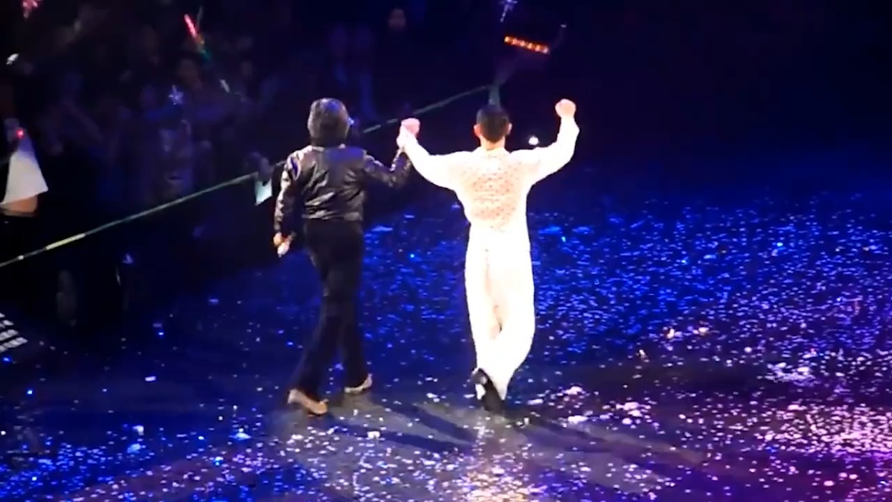 林俊杰演唱会唱到一半，“天后”滨崎步突然登台，现场瞬间沸腾