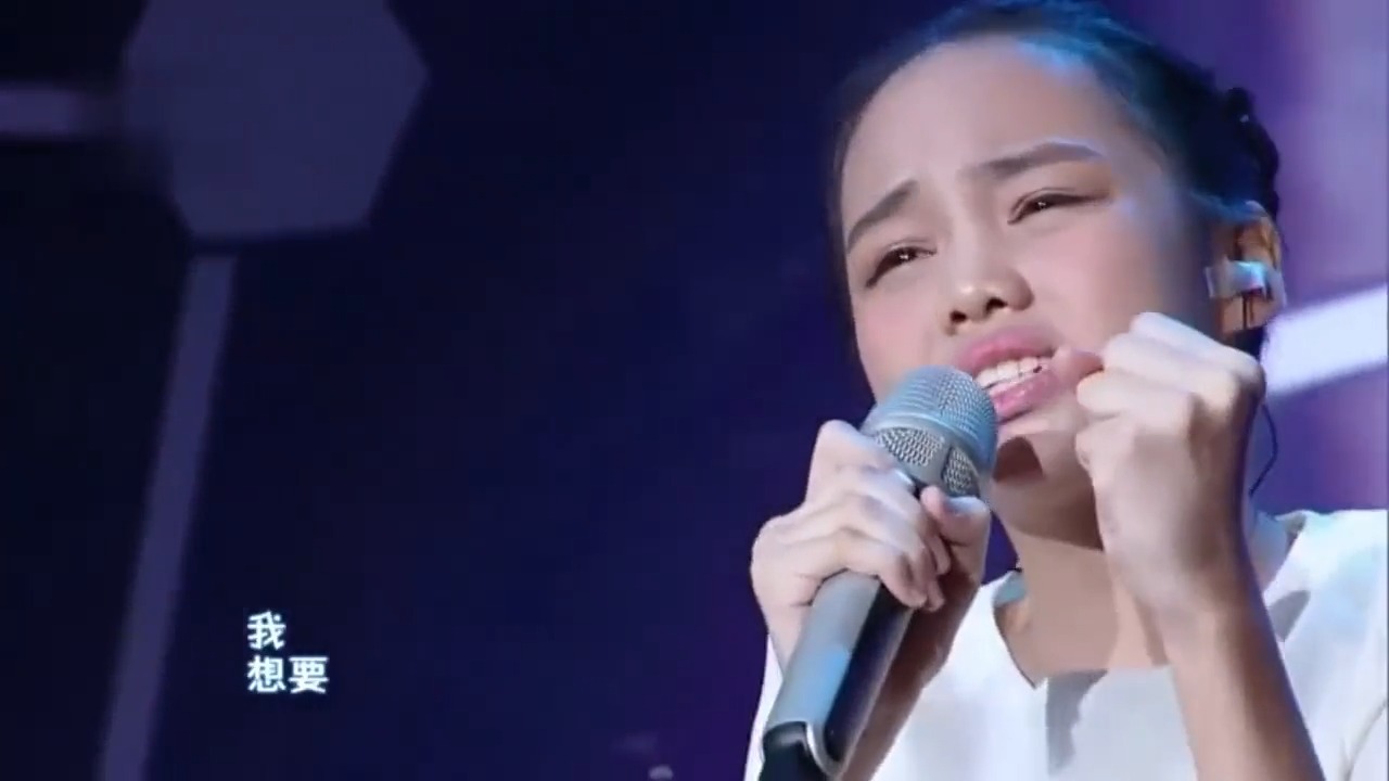 当13岁汤晶锦遇上40岁唐艺，同唱一首歌，谁更胜一筹