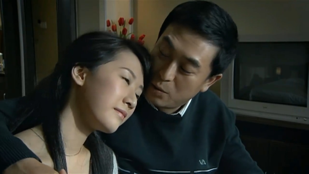 喜欢怀旧老歌，旋律直击心灵，剧中张嘉译太帅了