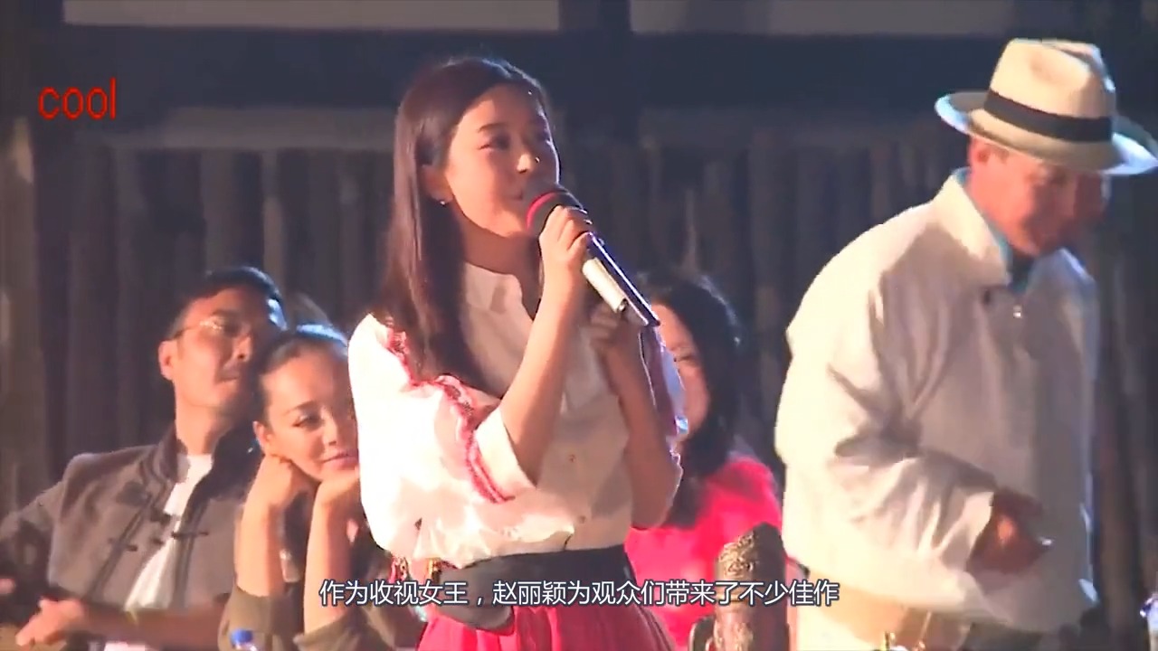 坦白说：赵丽颖与陈晓真般配！当年合唱情歌巨甜蜜，颖宝一脸幸福