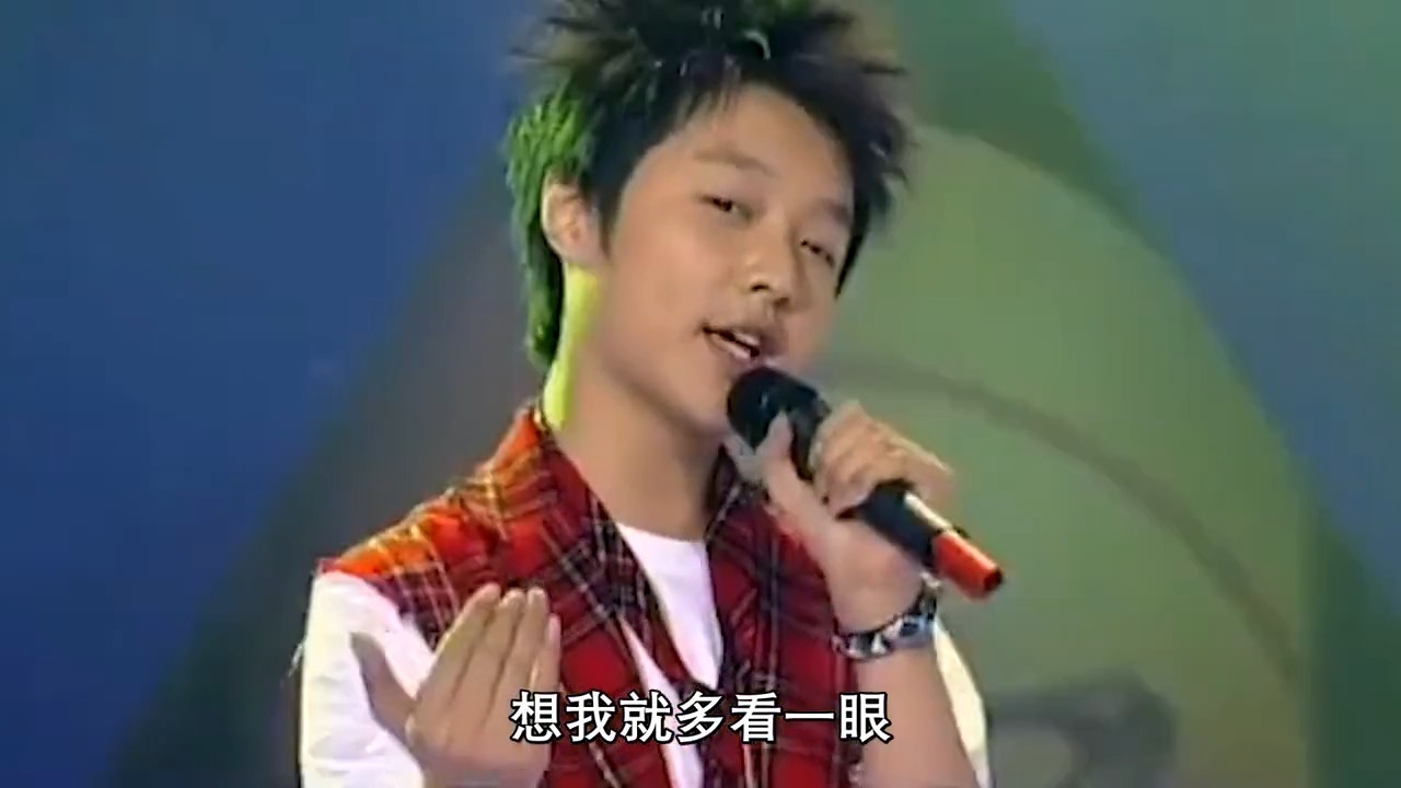 原来有这么多人翻唱过王心凌的《爱你》，张艺兴：快删了吧