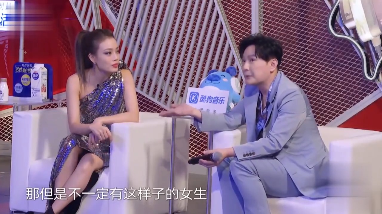 希林表面看着是甜妹，结果演唱《流行》，化身热辣少女