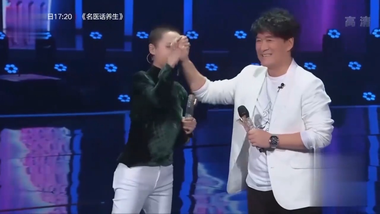 周华健用情感刻画歌词，不愧是老前辈，蔡健雅秒变小迷妹