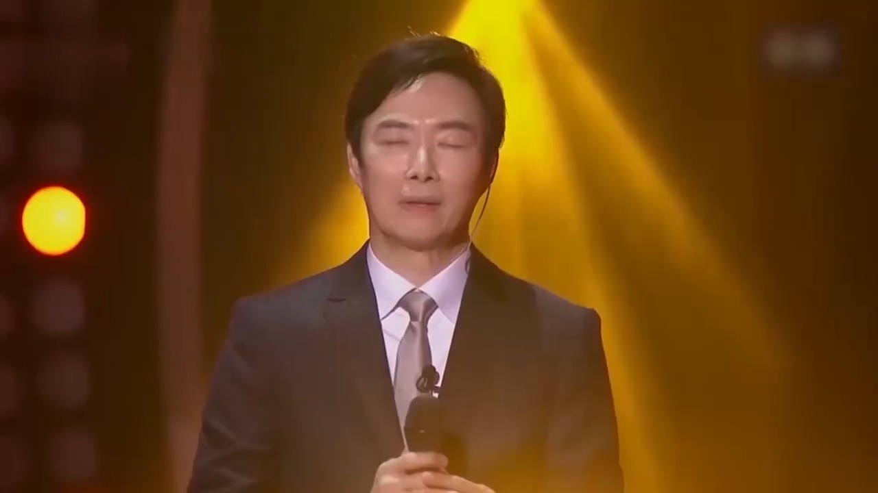 值得珍藏的一首歌，费玉清深情演绎《晚安曲》，歌声温暖