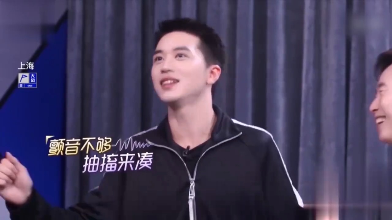 许魏洲为了逗费玉清开心，费尽心思搞怪，十分用心